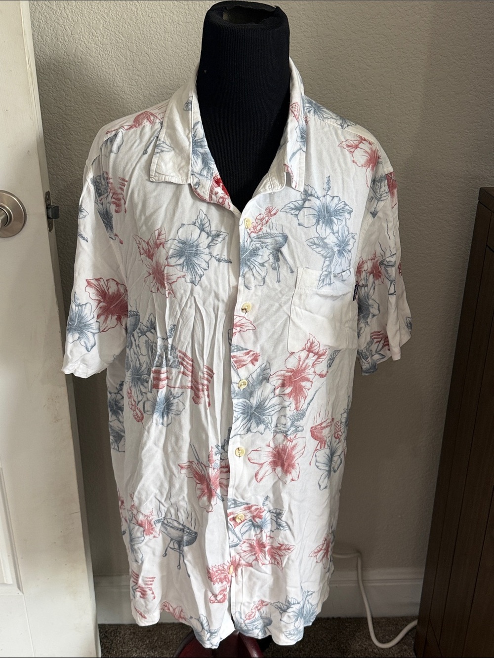 O'Neill White Short-Sleeve Floral Button-Up Shirt with Red & Blue Print